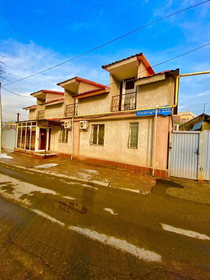 Esentai Hostel Алмати Екстер'єр фото